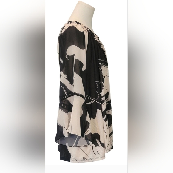 Avenue Black and White Off-Shoulder Blouse - Picture 2 of 6